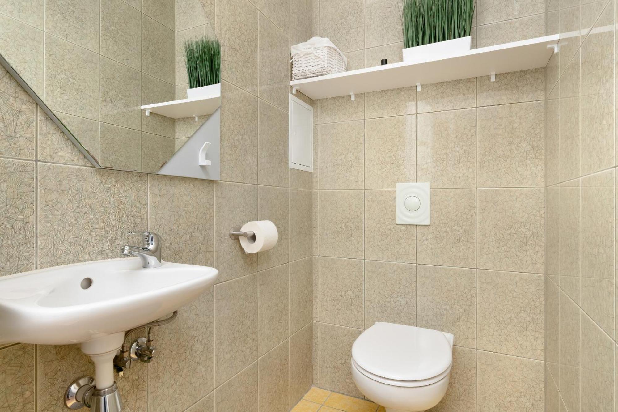 Leilighet In With 3 Bedrooms, Furnished Balcony And 2 Desks By Rent Like