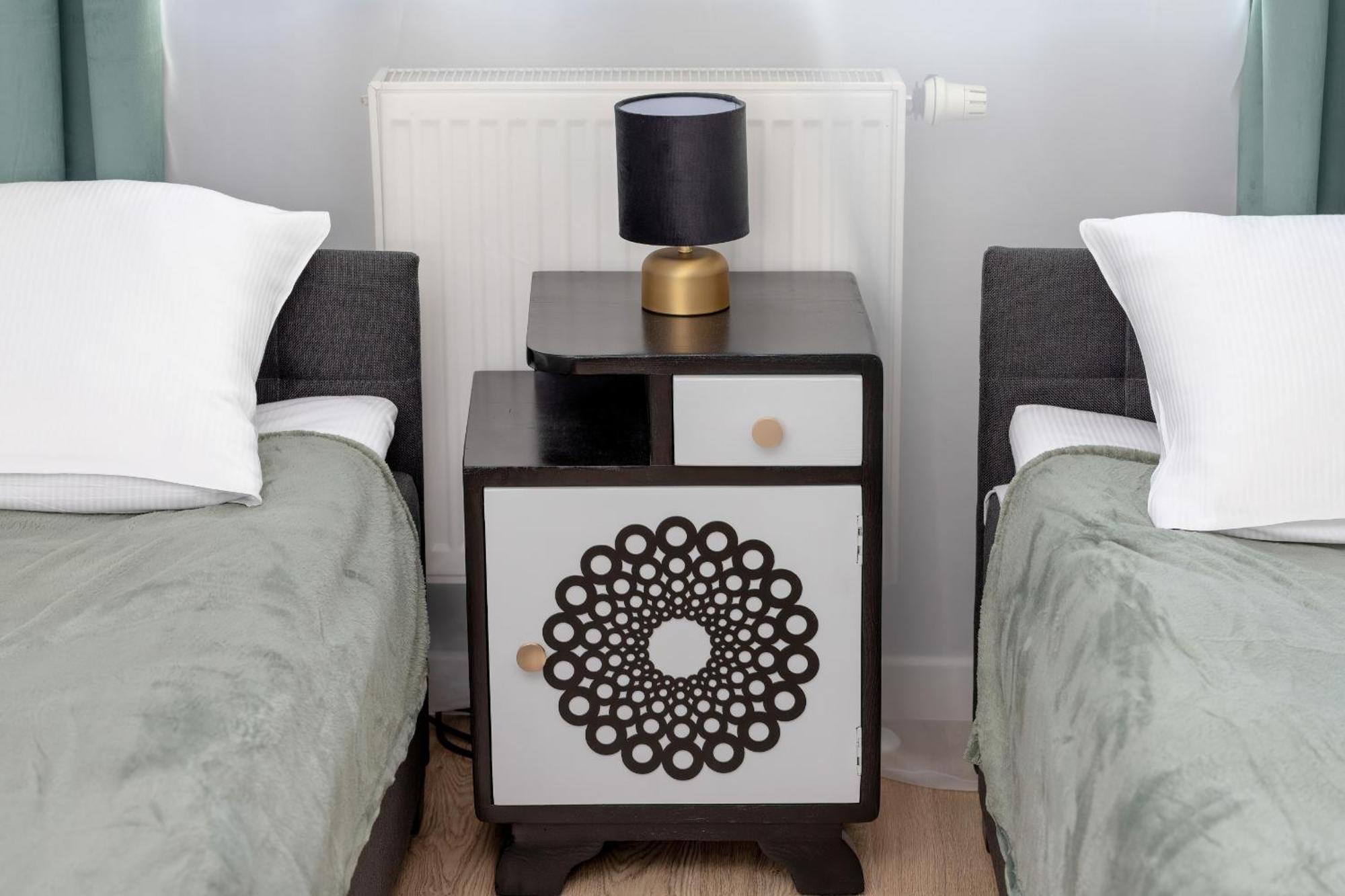 Leilighet In With 3 Bedrooms, Furnished Balcony And 2 Desks By Rent Like Gdańsk