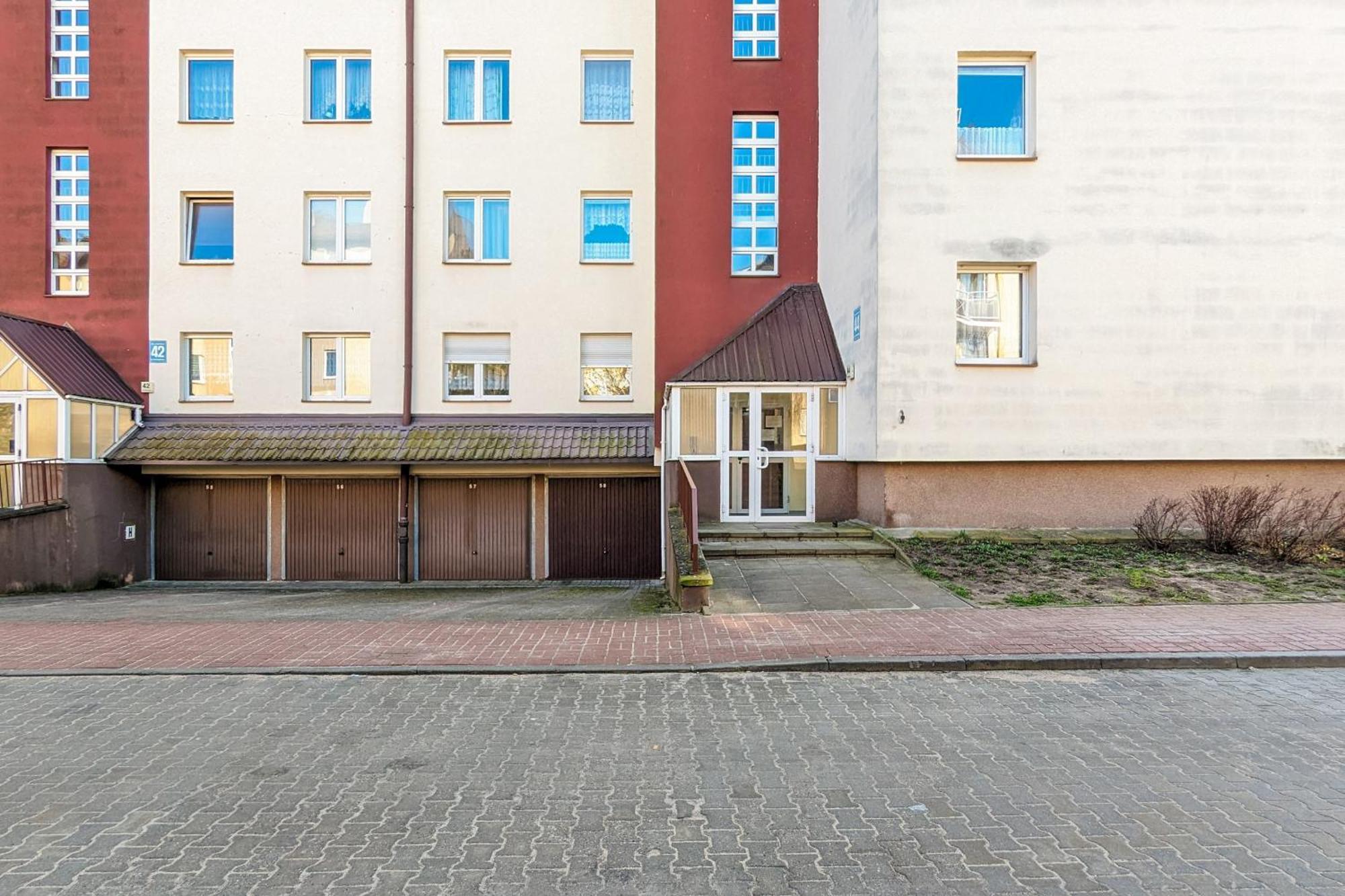 Leilighet In With 3 Bedrooms, Furnished Balcony And 2 Desks By Rent Like